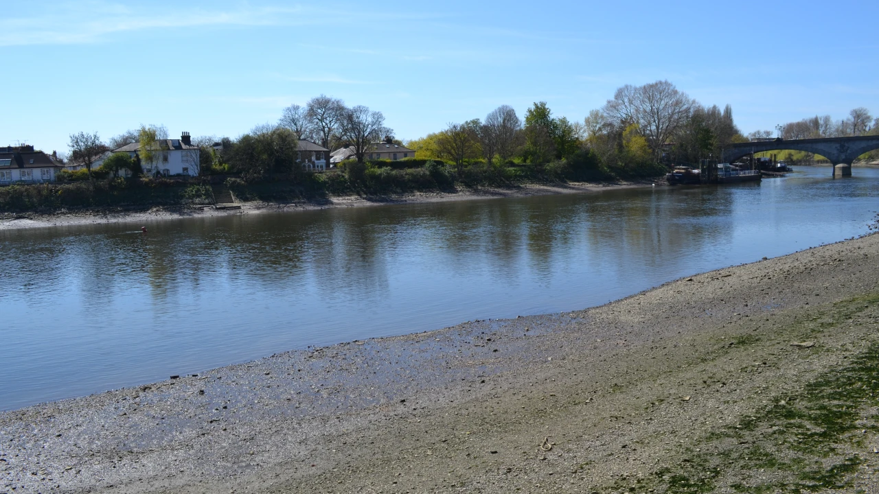 Kew Riverside